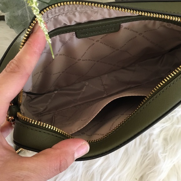 Michael Kors jet set crossbody with coin ID holder - Picture 6 of 7